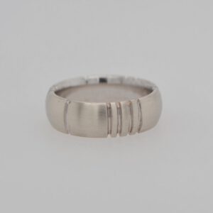14K Vertically Grooved Brushed Band